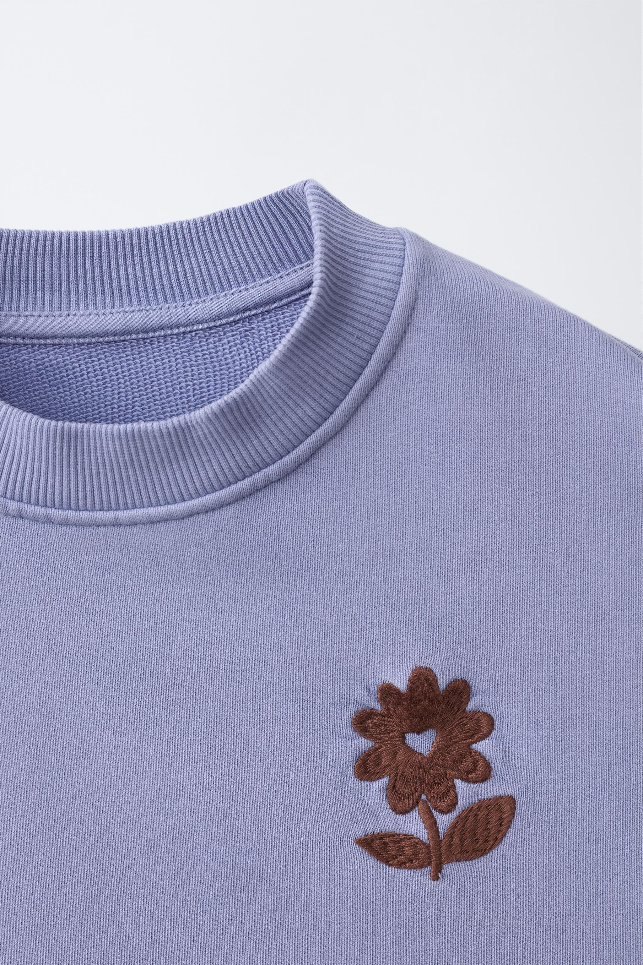 EMBROIDERED FLOWER SWEATSHIRT